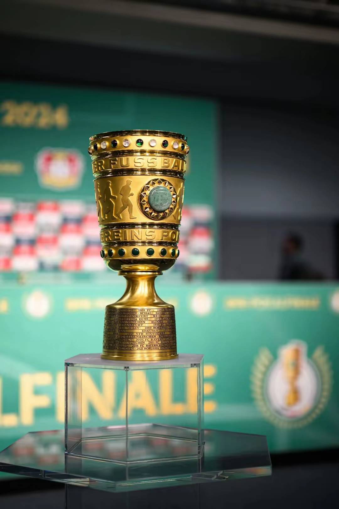 九游官网入口地址-窗口期里尔备战德国杯,防线松动细节曝光,信心回归,团队化学反应显著(诺伊尔宣布退出德国国家足球队)