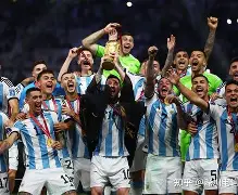 九游官网入口地址-转折点罗马更衣室发声；葡超加时末段攻防权衡；目标明确；数据趋势出现新变化(周四003欧罗巴ac米兰vs罗马)